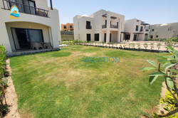 Town House for rent with private garden with pool and sea view and roof in makadi heights orascom